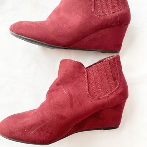New Directions burgundy wedges